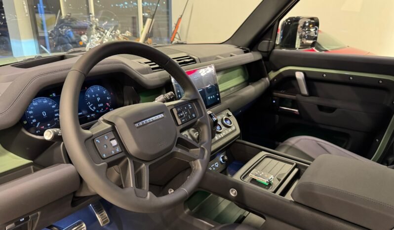 
Land Rover Defender 2023 full									