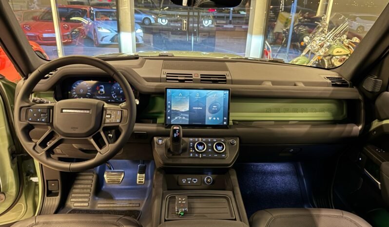 
Land Rover Defender 2023 full									