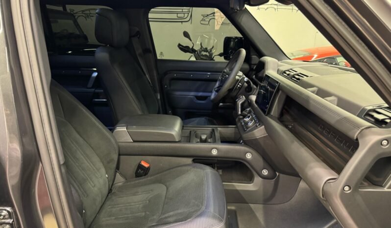 
Land Rover Defender 2023 full									