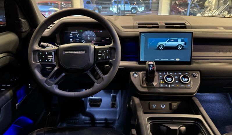 
Land Rover Defender 2023 full									