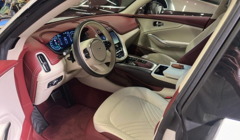 
Aston Martin DBX 2021 full									