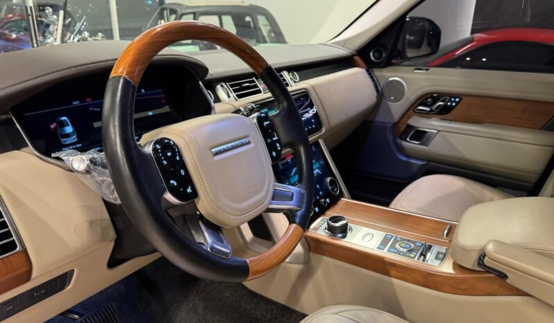 
Land Rover Range Rover Vogue Supercharged 2018 full									