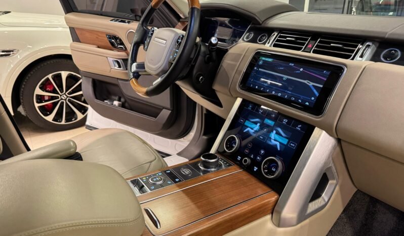 
Land Rover Range Rover Vogue Supercharged 2018 full									