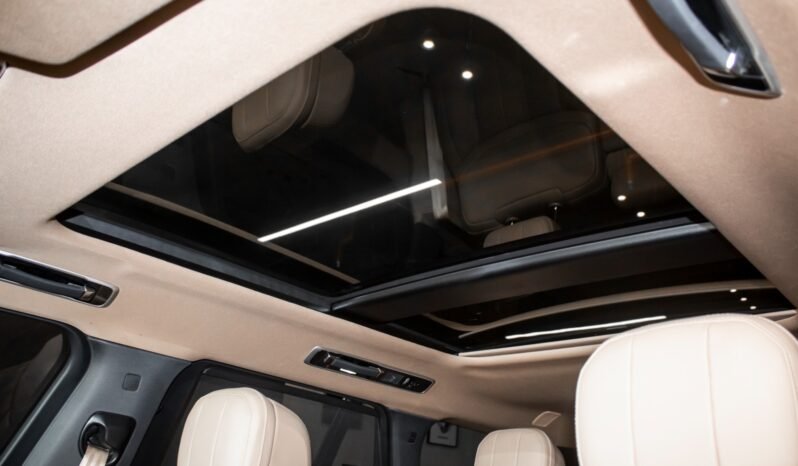 
Land Rover Range Rover Vogue HSE P530 V8 2023 full									