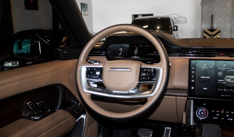 
Land Rover Range Rover Vogue HSE P530 V8 2023 full									