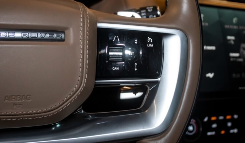 
Land Rover Range Rover Vogue HSE P530 V8 2023 full									