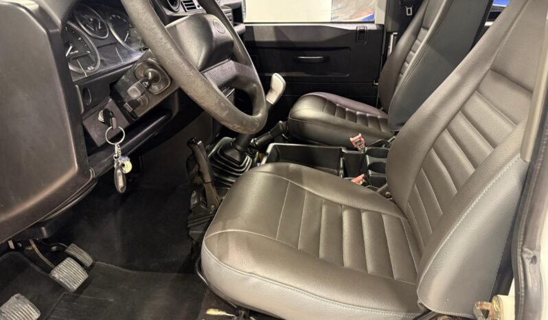 
Land Rover Defender 2011 full									