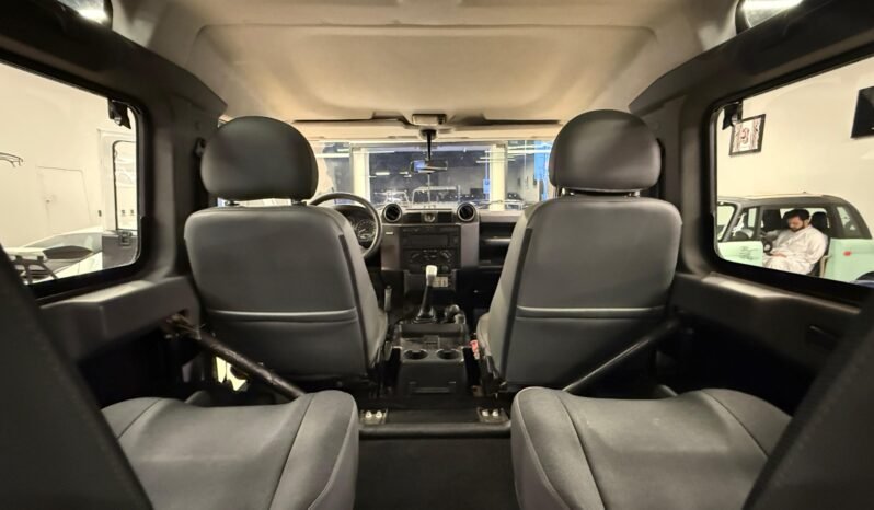 
Land Rover Defender 2011 full									