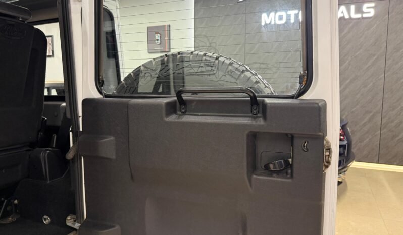 
Land Rover Defender 2011 full									