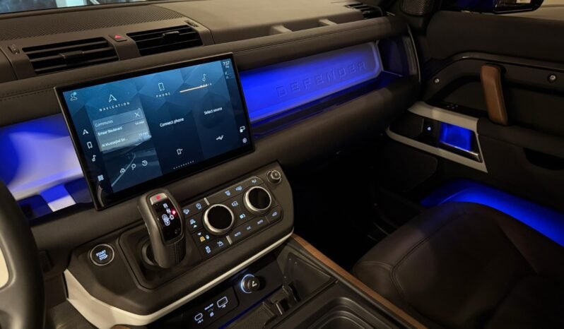 
Land Rover Defender SE 2023 full									