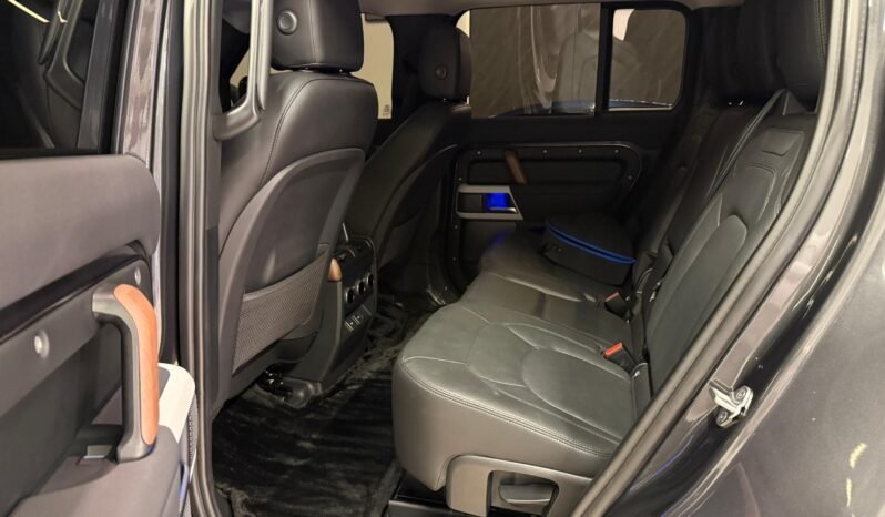 
Land Rover Defender SE 2023 full									