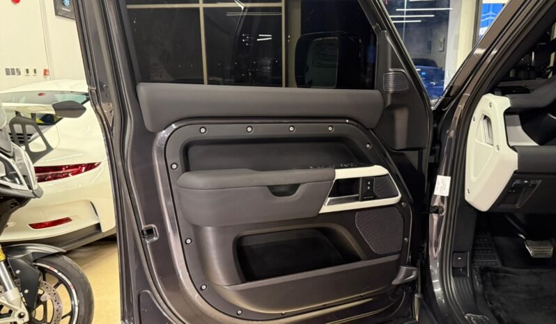 
Land Rover Defender SE 2023 full									