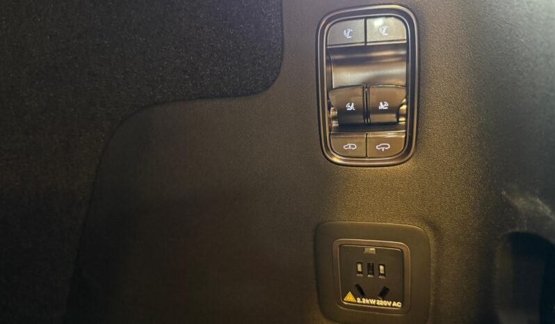 
BYD Yangwang U8 2025 full									