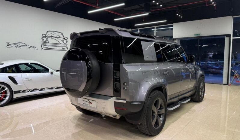 
Land Rover Defender 110 SE P300 2024 full									