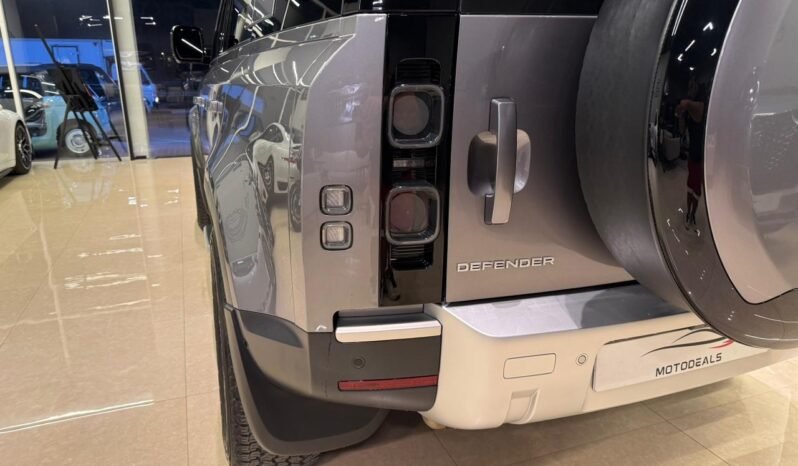 
Land Rover Defender 110 SE P300 2024 full									