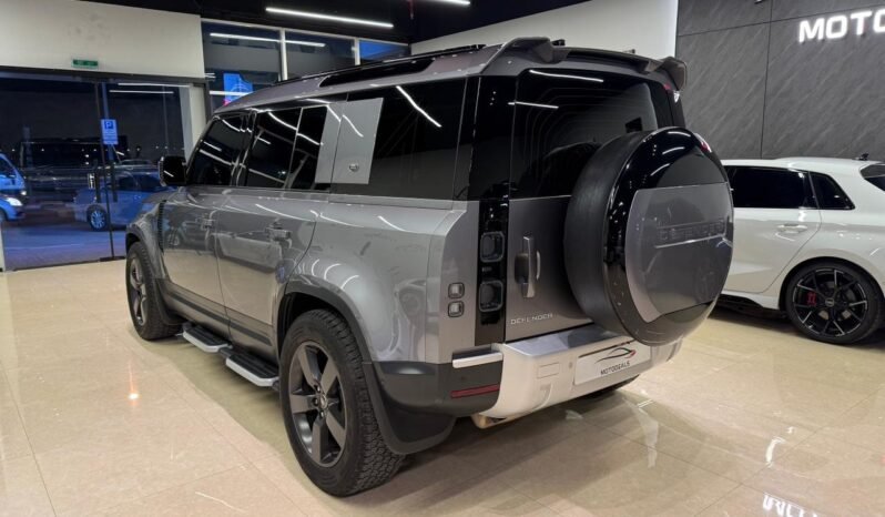 
Land Rover Defender 110 SE P300 2024 full									