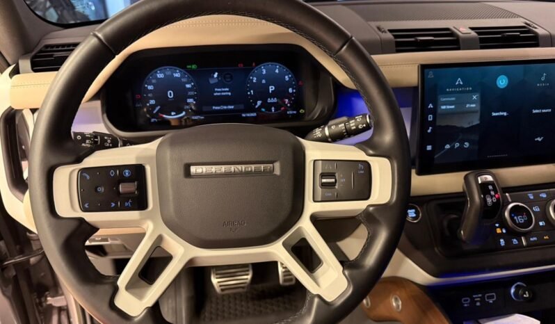 
Land Rover Defender 110 SE P300 2024 full									