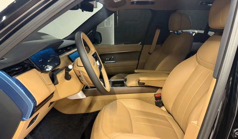 
Land Rover Range Rover HSE P530 V8 2023 full									