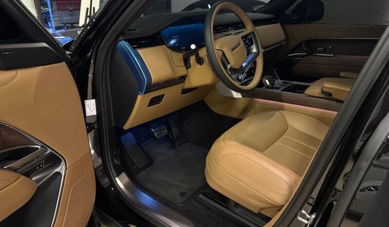 
Land Rover Range Rover HSE P530 V8 2023 full									