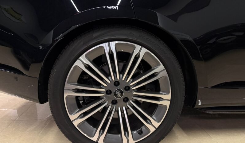 
Land Rover Range Rover HSE P530 V8 2023 full									