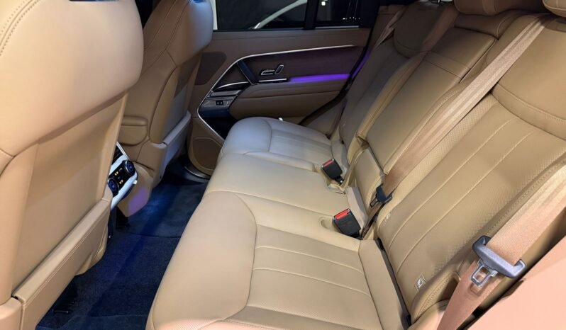 
Land Rover Range Rover HSE P530 V8 2023 full									