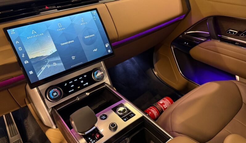 
Land Rover Range Rover HSE P530 V8 2023 full									