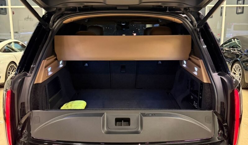 
Land Rover Range Rover HSE P530 V8 2023 full									