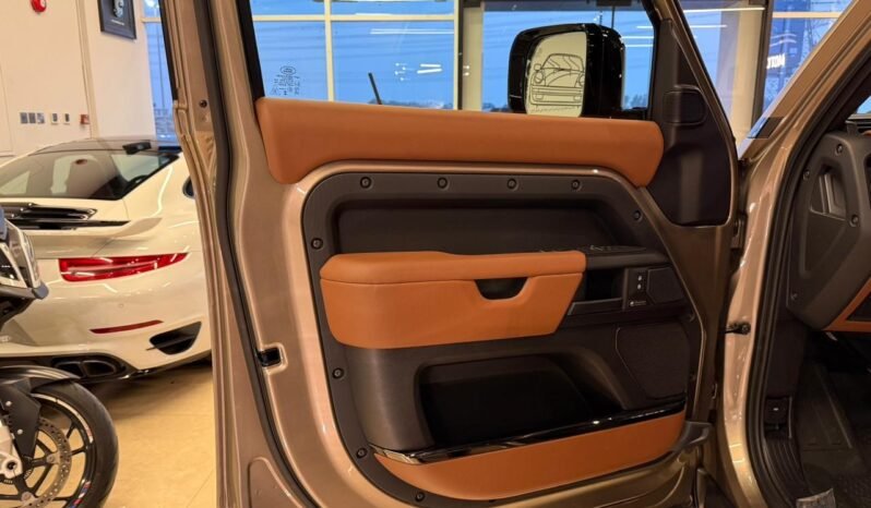 
Land Rover Defender 110 Octa 2025 full									