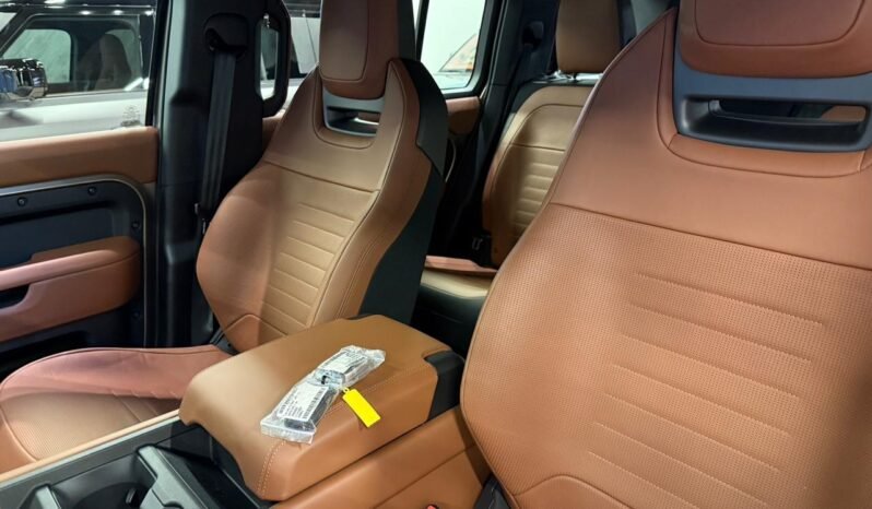 
Land Rover Defender 110 Octa 2025 full									