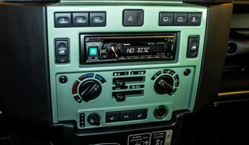 
Land Rover Defender Heritage Edition 2016 full									