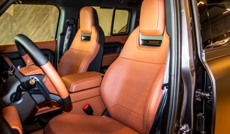 
Land Rover Defender 110 Octa 2025 full									