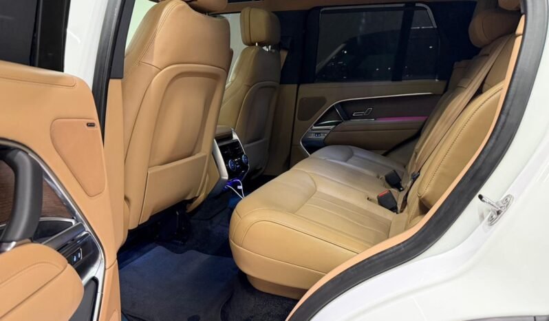 
Land Rover Range Rover Vogue SE P360 2024 full									