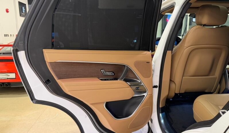 
Land Rover Range Rover Vogue SE P360 2024 full									