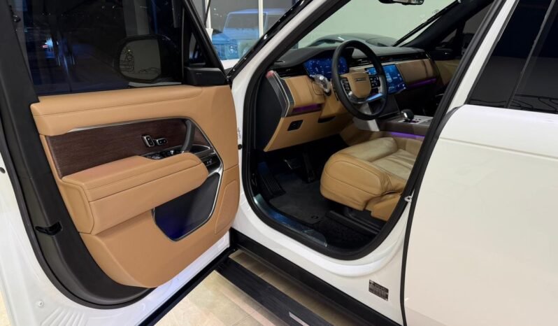 
Land Rover Range Rover Vogue SE P360 2024 full									