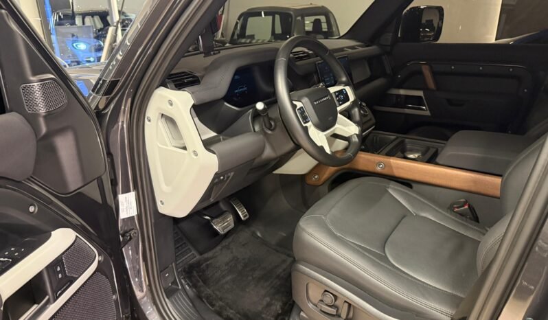 
Land Rover Defender 110 HSE (P400) 2025 full									