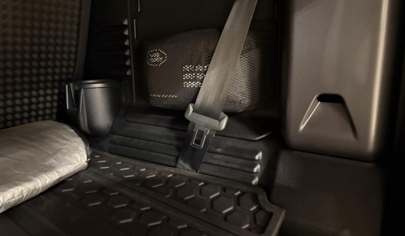 
Land Rover Defender 110 HSE (P400) 2025 full									