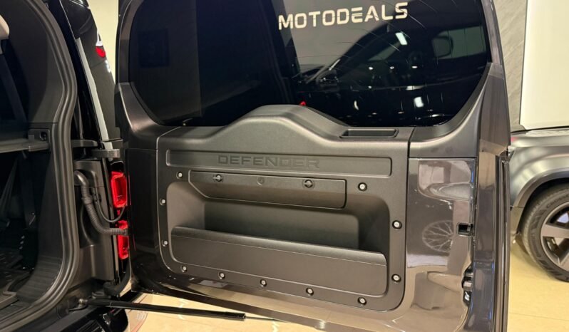 
Land Rover Defender 110 HSE (P400) 2025 full									