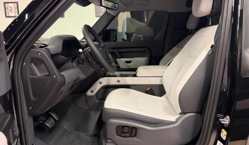 
Land Rover Defender 90 P525 2025 full									