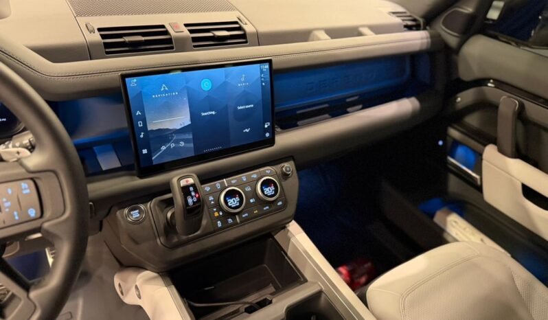 
Land Rover Defender 90 P525 2025 full									