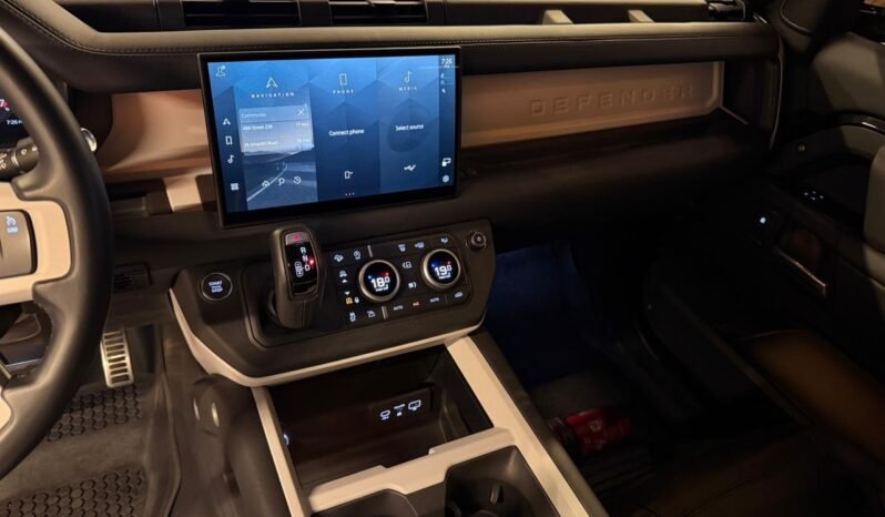 
Land Rover 110 X-Dynamic HSE 2025 full									