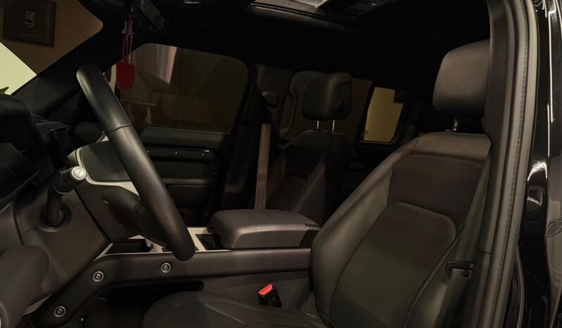 
Land Rover 110 X-Dynamic HSE 2025 full									