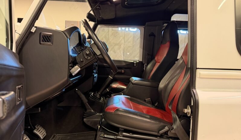 
Land Rover Defender 90 2016 full									