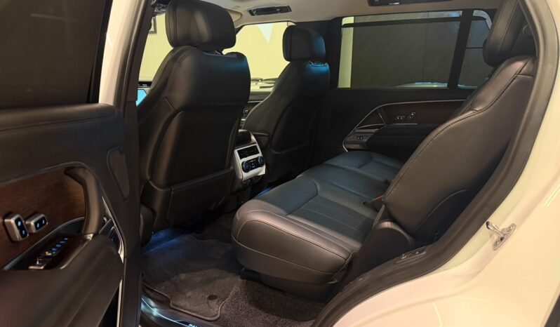 
Land Rover Range Rover SE P530 2025 full									