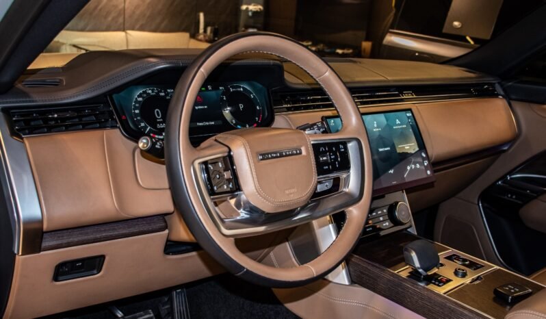 
Land Rover Range Rover HSE P400 2023 full									